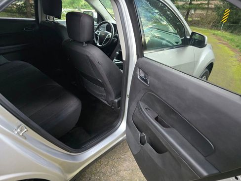 Used 2017 Chevrolet Equinox LT image 13