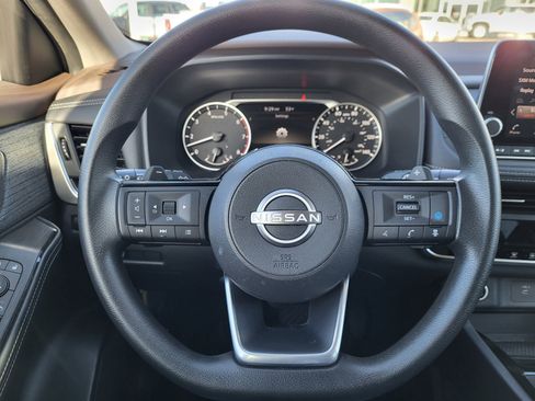 Used 2023 Nissan Rogue SV image 9