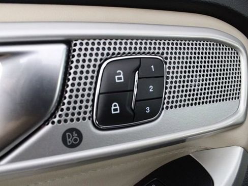 Used 2022 Ford Explorer Limited w/ Equipment Group 301A image 22