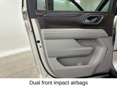 Used 2023 GMC Yukon XL SLT AWD/4WD image 30