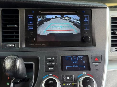 Used 2017 Toyota Sienna LE FWD image 28