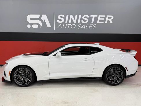 Used 2018 Chevrolet Camaro ZL1 RWD image 15