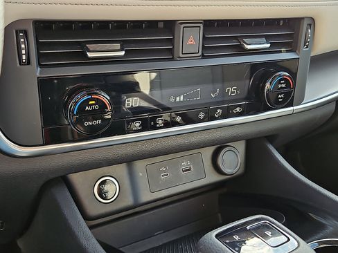 Certified 2023 Nissan Rogue SV image 15