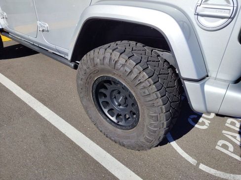 Used 2023 Jeep Wrangler Unlimited Sahara image 6