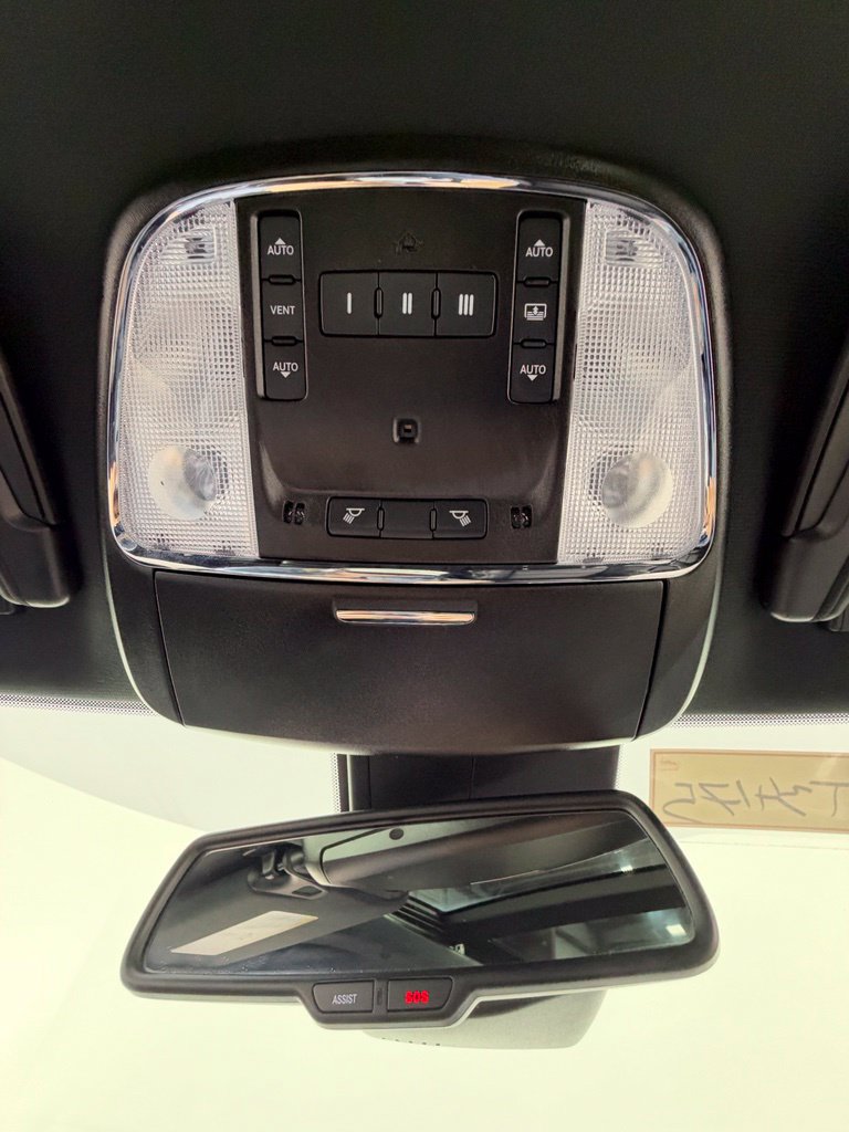 Used 2023 Chrysler 300 C RWD image 17