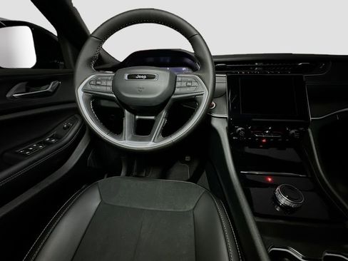 New 2025 Jeep Grand Cherokee L Altitude AWD/4WD image 28