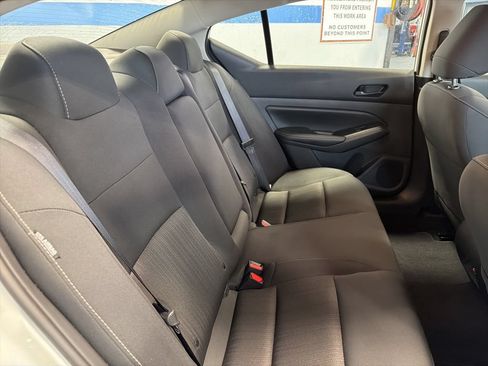 Used 2025 Nissan Altima 2.5 SV FWD image 28