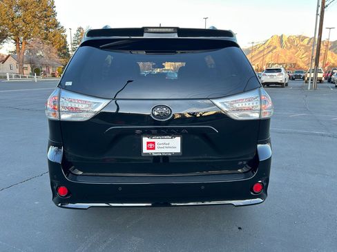Certified 2020 Toyota Sienna SE image 4