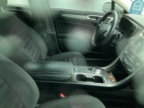 Used 2019 Ford Fusion SE image 4