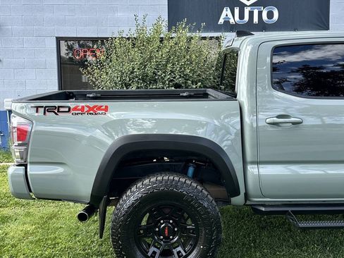 Used 2022 Toyota Tacoma TRD Off-Road w/ Technology Package AWD/4WD image 6