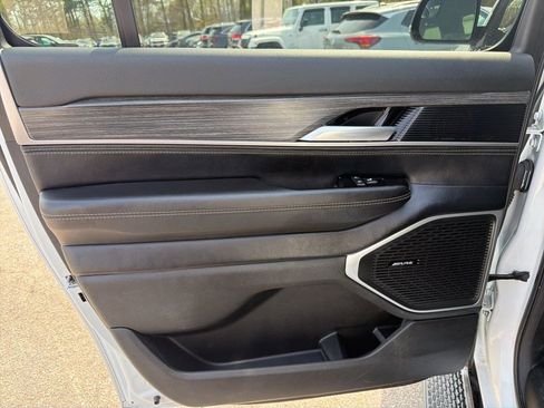 Used 2024 Jeep Wagoneer L Series II w/ Flexible Seating Group image 23