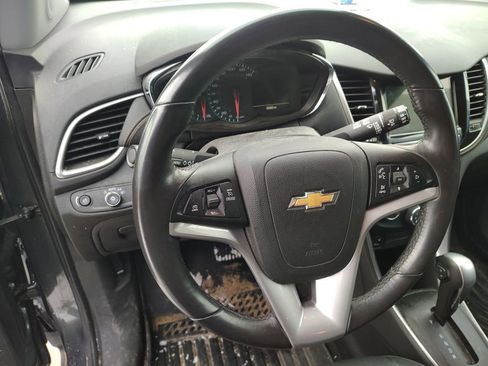 Used 2018 Chevrolet Trax LT w/ LT Convenience Package image 8