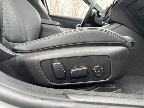 Used 2025 BMW 330i xDrive Sedan w/ Convenience Package image 41