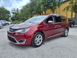Used 2018 Chrysler Pacifica Limited image 3