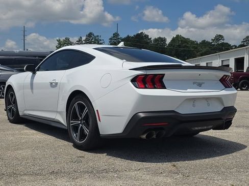 Used 2025 Ford Mustang Coupe RWD image 3