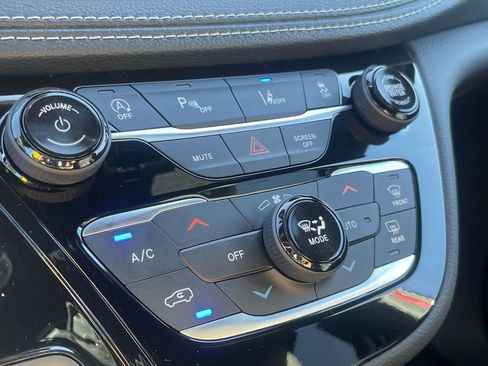 New 2026 Chrysler Pacifica Select FWD image 34