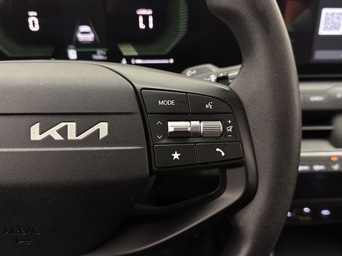 Used 2025 Kia K4 LX image 18