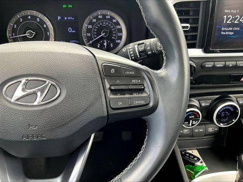 Certified 2022 Hyundai Venue Limited FWD image 11