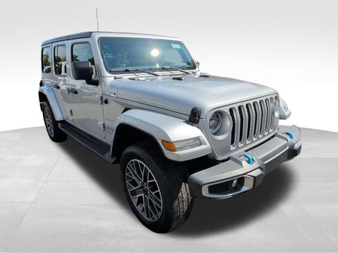 Used 2023 Jeep Wrangler Unlimited Sahara w/ Dual Top Group AWD/4WD image 7