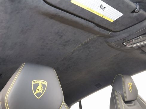 Used 2021 Lamborghini Urus image 11