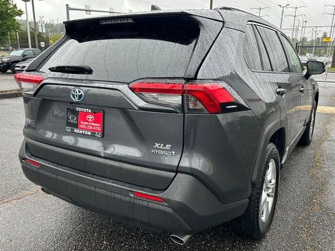 Certified 2021 Toyota RAV4 XLE w/ XLE Grade Weather Package AWD/4WD image 5