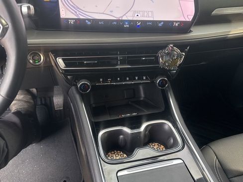 Used 2024 Chevrolet Traverse LT w/ Midnight/Sport Edition image 9