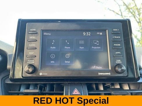 Used 2022 Toyota RAV4 XLE image 21