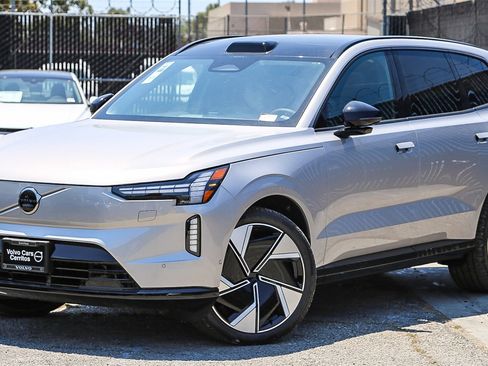 New 2025 Volvo EX90 Ultra image 1