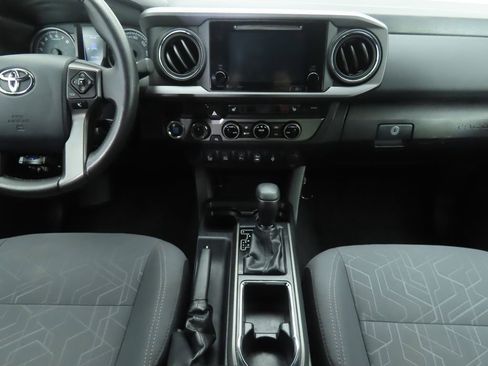 Used 2017 Toyota Tacoma TRD Off-Road w/ Premium & Technology Package image 13