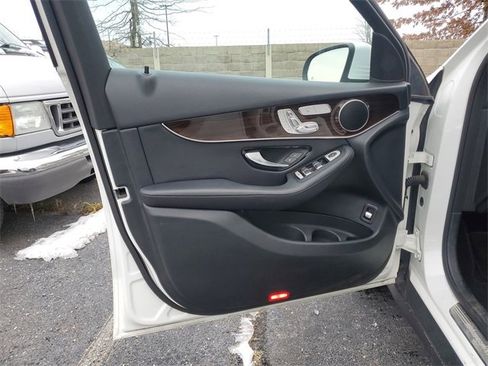 Used 2018 Mercedes-Benz GLC 300 4MATIC image 21