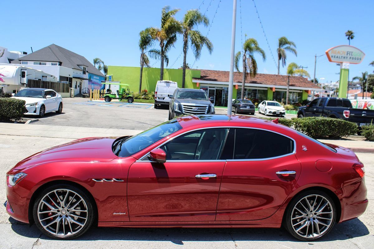Used 2018 Maserati Ghibli S GranSport RWD image 2