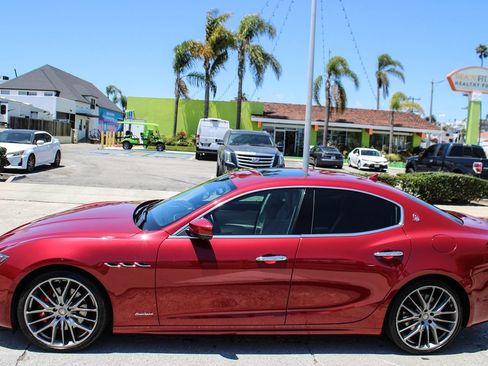 Used 2018 Maserati Ghibli S GranSport RWD image 2