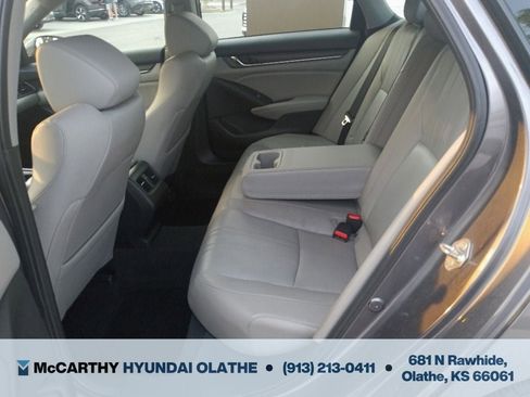 Used 2018 Honda Accord Touring image 4