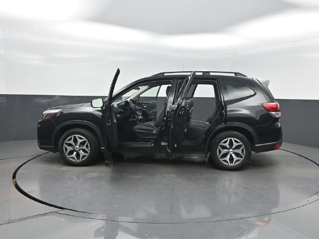 Used 2020 Subaru Forester Premium AWD/4WD image 41