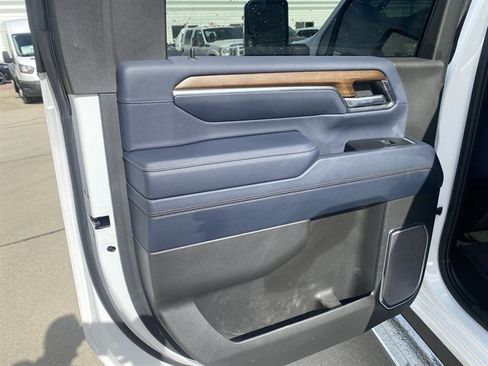 Used 2024 Chevrolet Silverado 2500 High Country w/ LPO, Dark Essentials Package AWD/4WD image 17