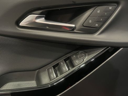 Used 2025 Chevrolet Equinox RS w/ Safety and Technology Package image 12