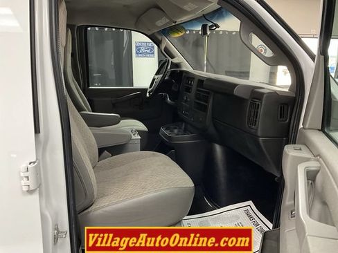 Used 2017 Chevrolet Express 2500 Extended RWD image 33