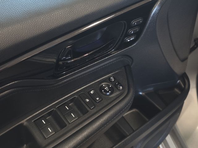 Used 2025 Honda Odyssey Elite image 11