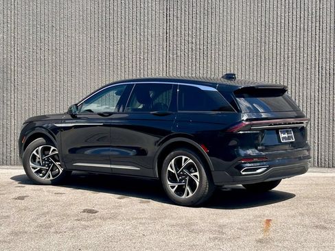 New 2026 Lincoln Nautilus Premier AWD/4WD image 4