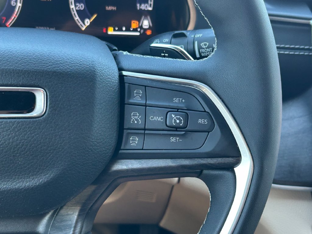 Used 2023 Jeep Grand Cherokee L Limited w/ Luxury Tech Group II AWD/4WD image 44