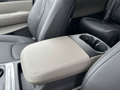 New 2025 Kia Carnival FWD image 26
