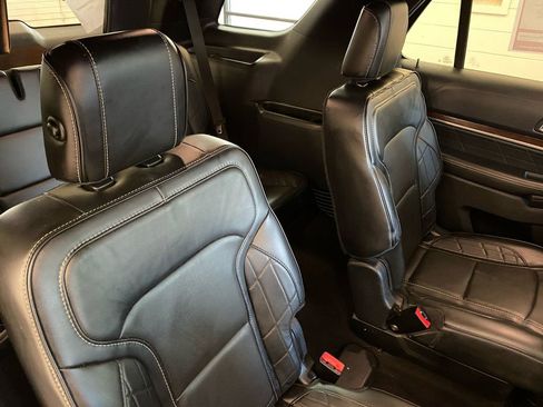 Used 2019 Ford Explorer Platinum image 24