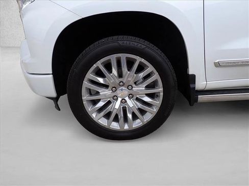 Used 2025 Chevrolet Silverado 1500 High Country AWD/4WD image 7
