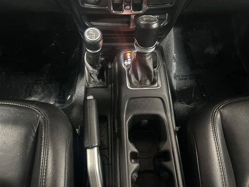 Used 2020 Jeep Wrangler Unlimited Sahara AWD/4WD image 16