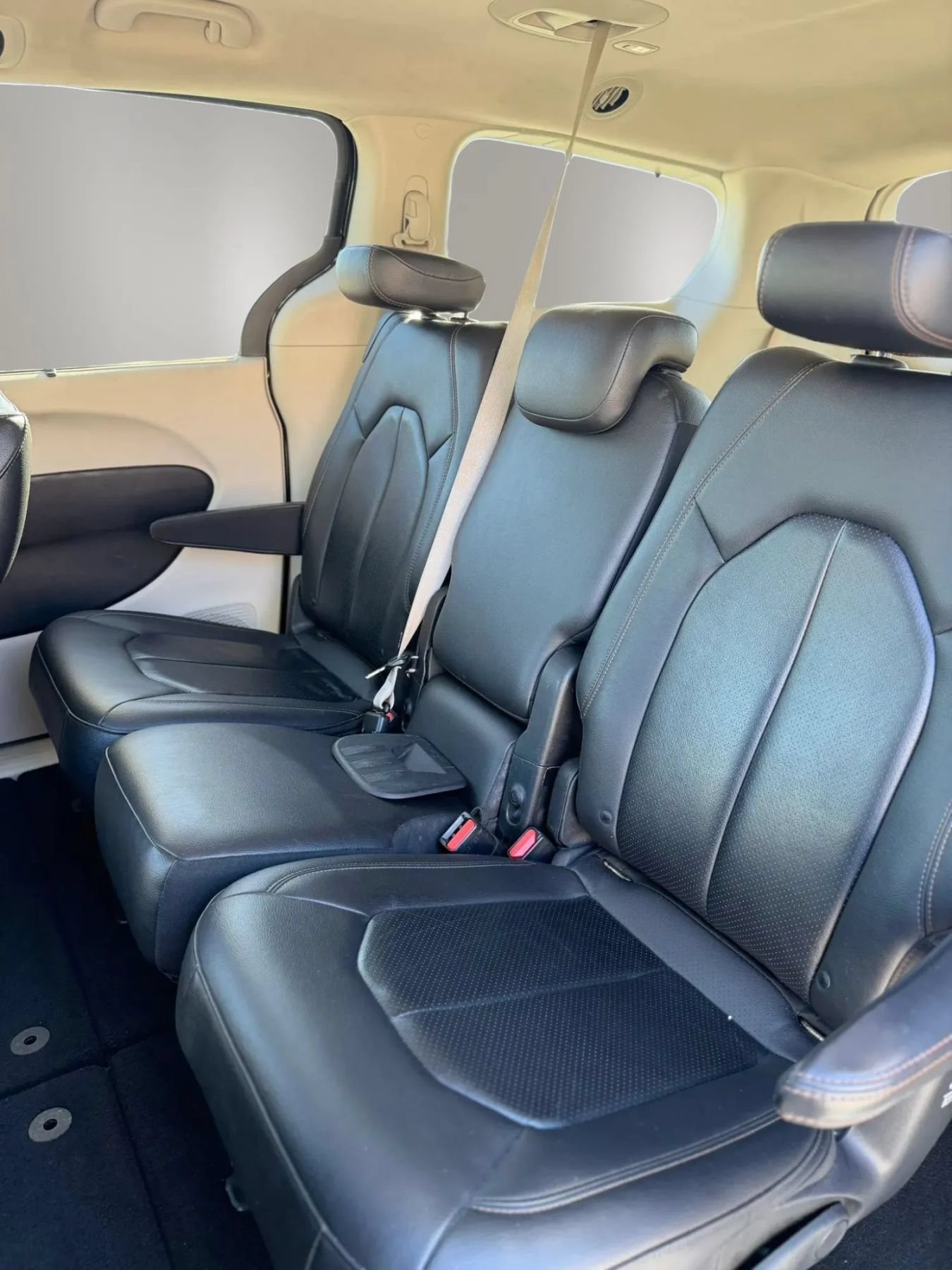 Used 2019 Chrysler Pacifica Touring-L FWD image 18