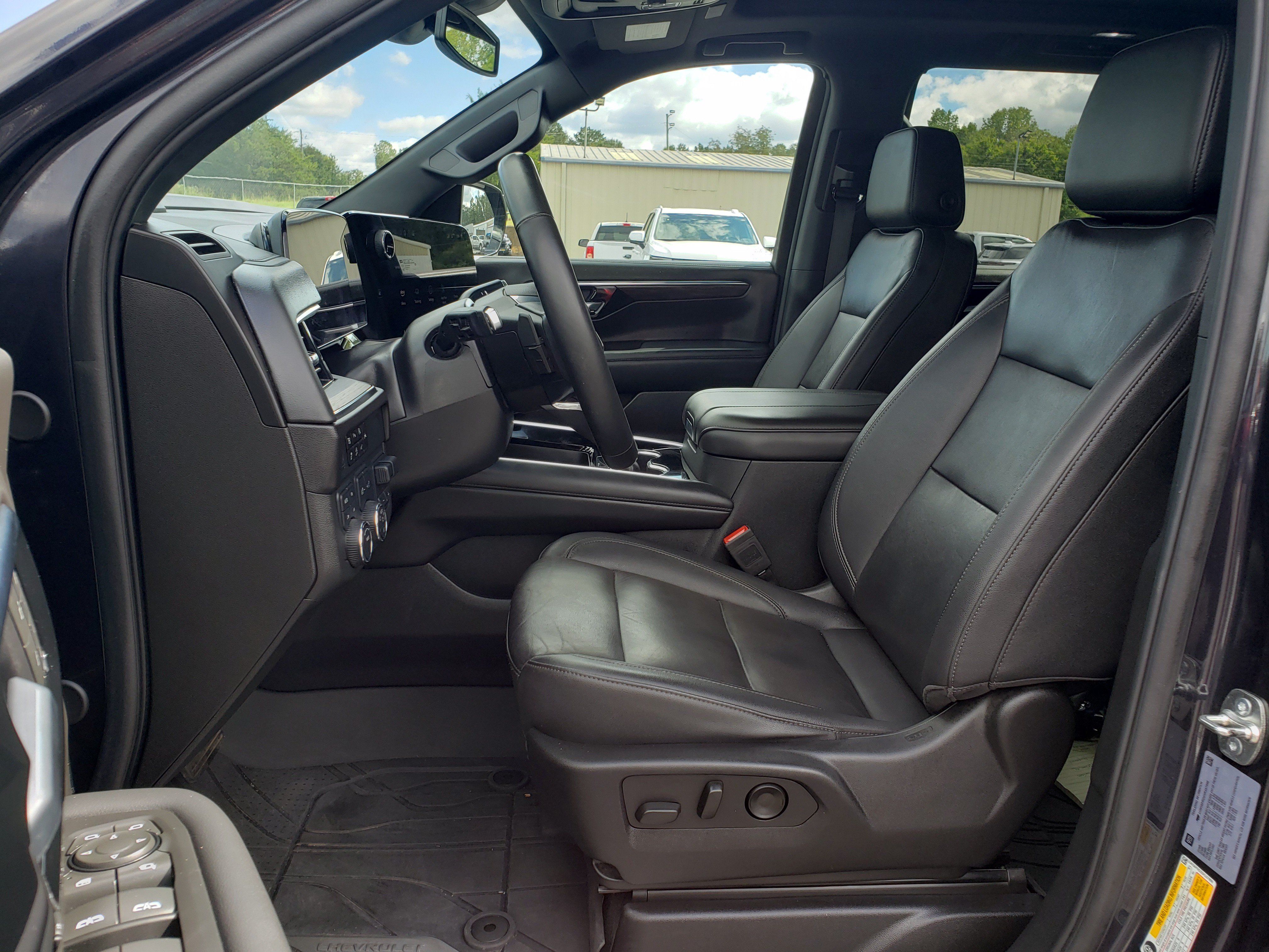 Used 2025 Chevrolet Tahoe Z71 w/ Comfort Package AWD/4WD image 30