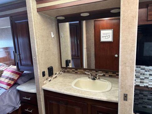 Used 2016 Ford E-450 and Econoline 450 Super Duty w/ Motorhome Prep Package image 28