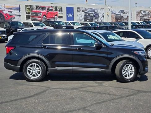 Used 2026 Ford Explorer Active RWD image 3