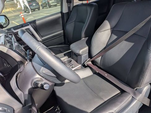 Used 2022 Toyota 4Runner Limited AWD/4WD image 15