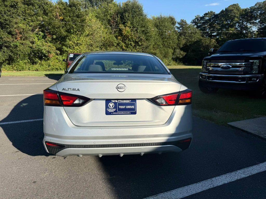 Used 2023 Nissan Altima 2.5 S FWD image 6